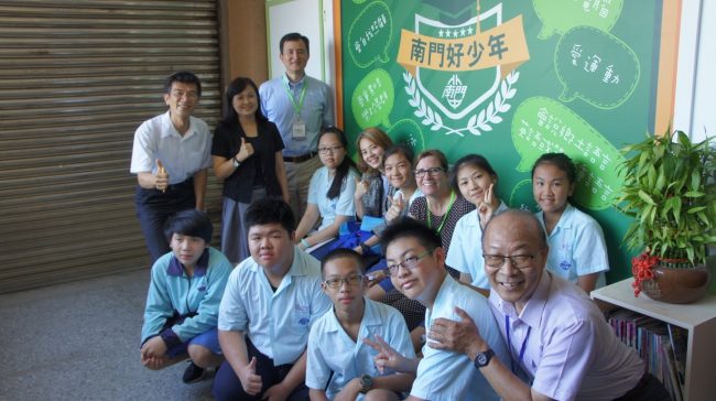 Guests and the eco-team of Nanmen Junior High school Guests and the eco-team of Nanmen Junior High school